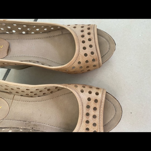 Size 10. - Picture 7 of 7